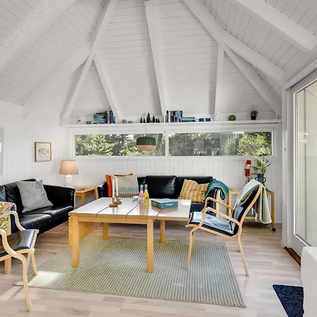 Udder - 1-3km From The Sea By Interhome *