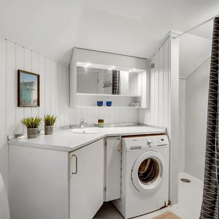 Udder - 1-3km From The Sea By Interhome
